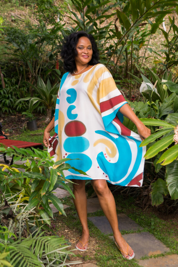 Liming with friends, at the beach and anything in-between this stunning knee length kaftan is a girl's best friend.